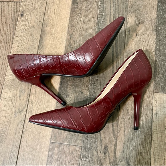 🚫SOLD🚫GUESS Heels - Picture 2 of 16